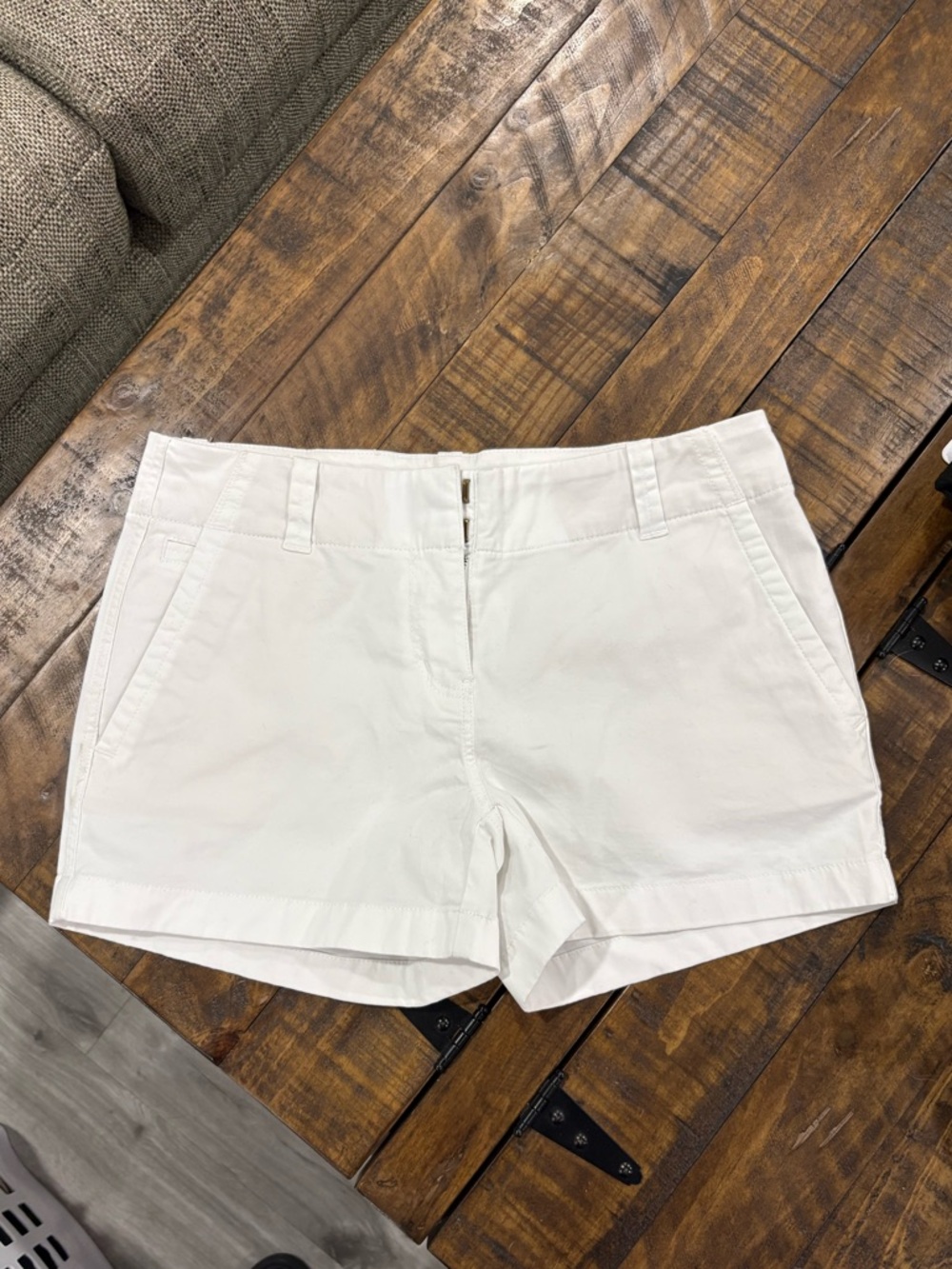BNWOT - Vineyard Vines White Women's Bermuda Shorts size 2